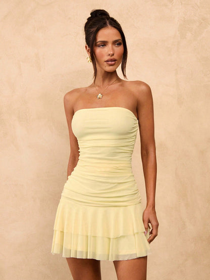 SHEIN BAE Lente/Zomer Effen Gele Crèmekleurige Strapless Geplooide Bodycon Minijurk met Ruchezoom, Schattige Zomerjurk, Brunchjurk, Gele Jurk