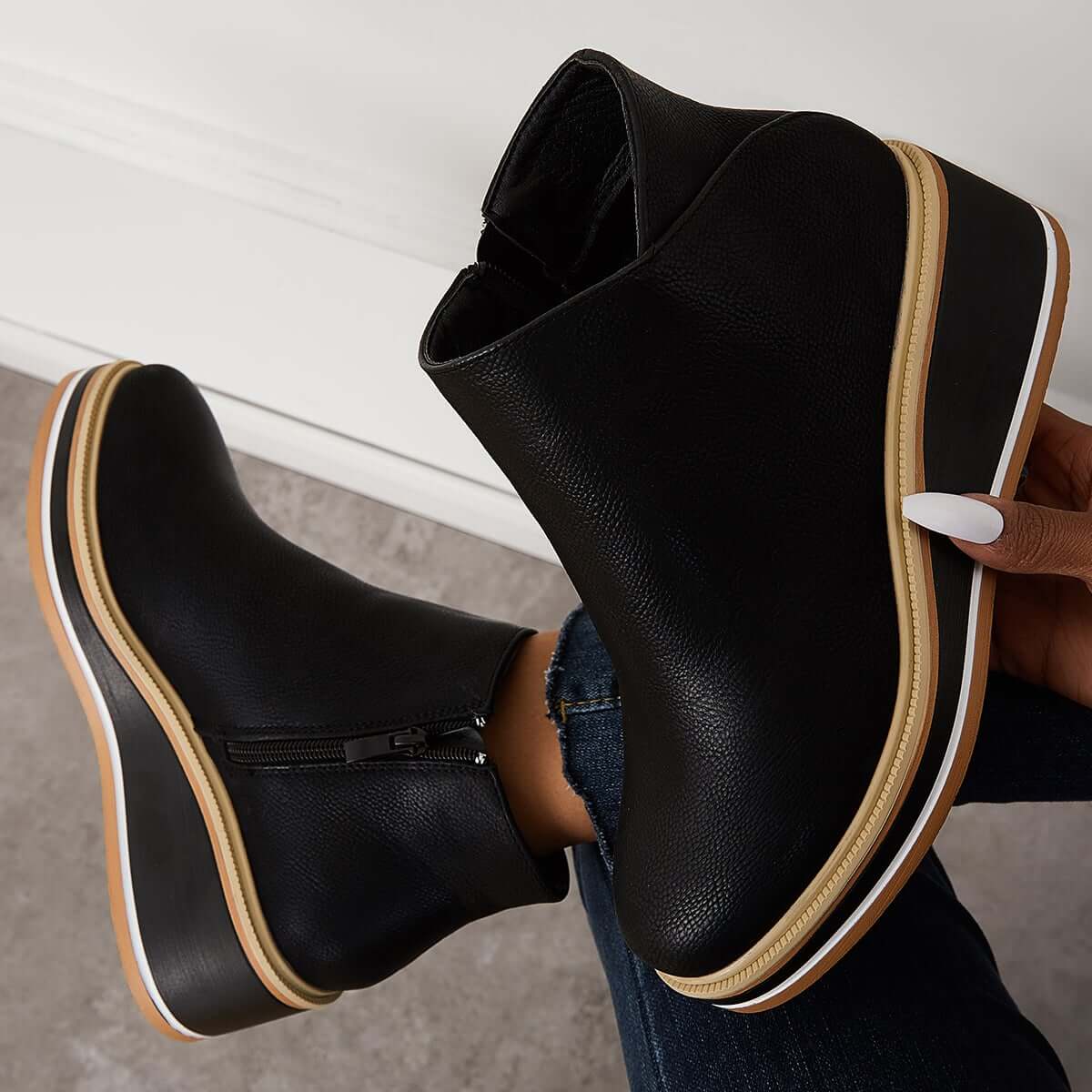 Dames Enkelboots met Rits – Zwart Leer, Plateau Hak voor Casual en Avondkleding